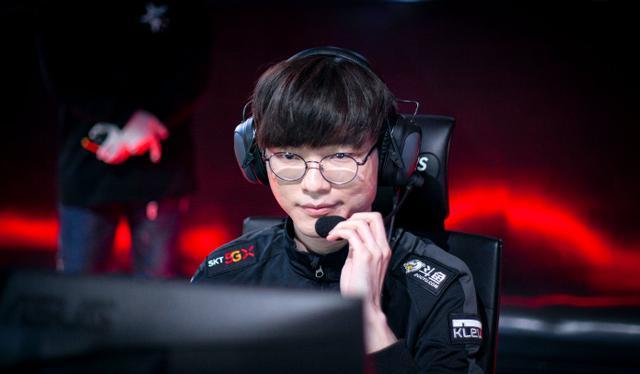 Faker重返赛场,晋级下一阶段首场状态出色,SKT观众沸腾!比赛高潮迭起的简单介绍 Faker重返赛场,晋级下一阶段首场状态出色,SKT观众沸腾!比赛高潮迭起的简单介绍