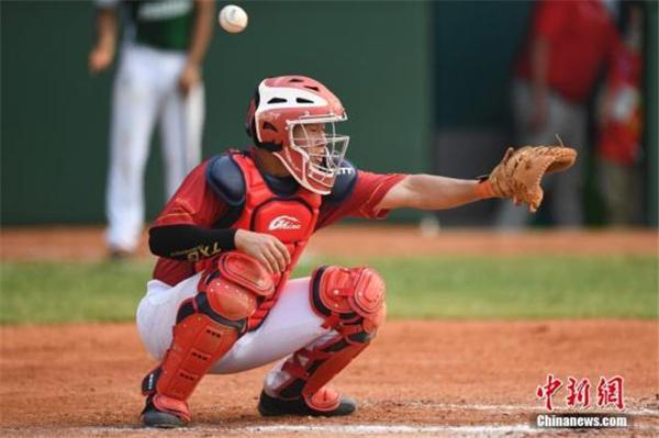 爱游戏官方入口-瓯越雄鲨队小胜皖南山猫队，棒球邀请赛上演裁判判罚引热议！禁区内连续解围